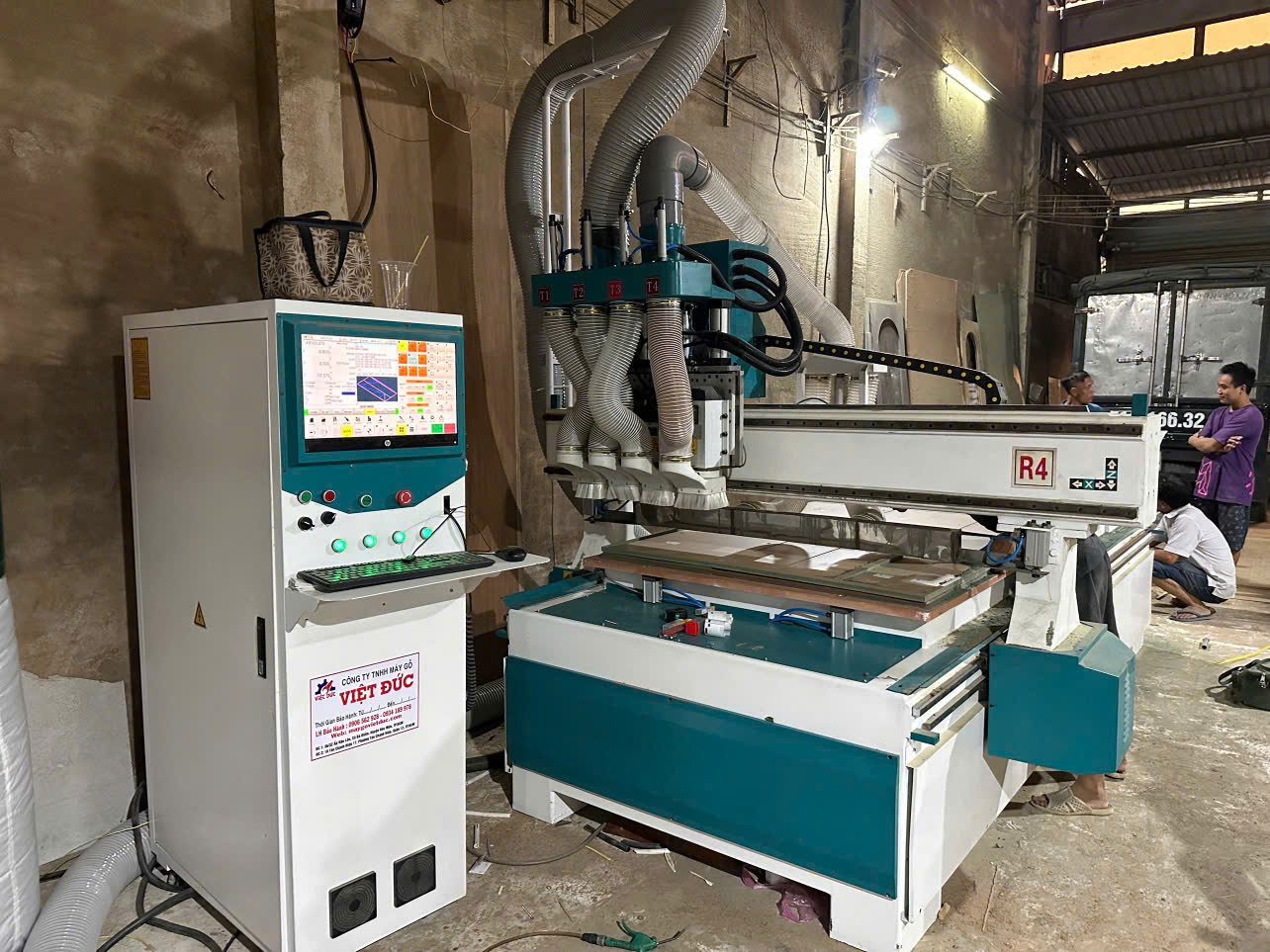 Máy gia công trung tâm CNC 4 đầu